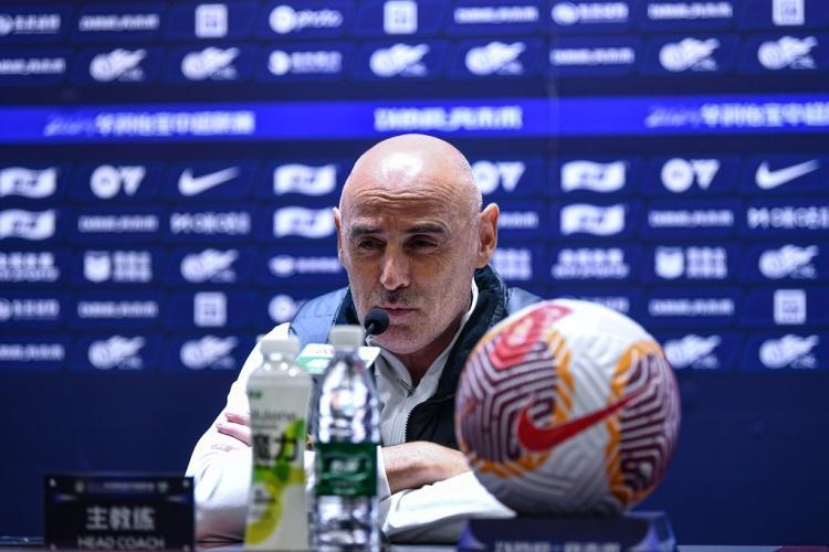 记者：穆斯卡特针对性限制太差，没把蓉城当申花那样认真研究